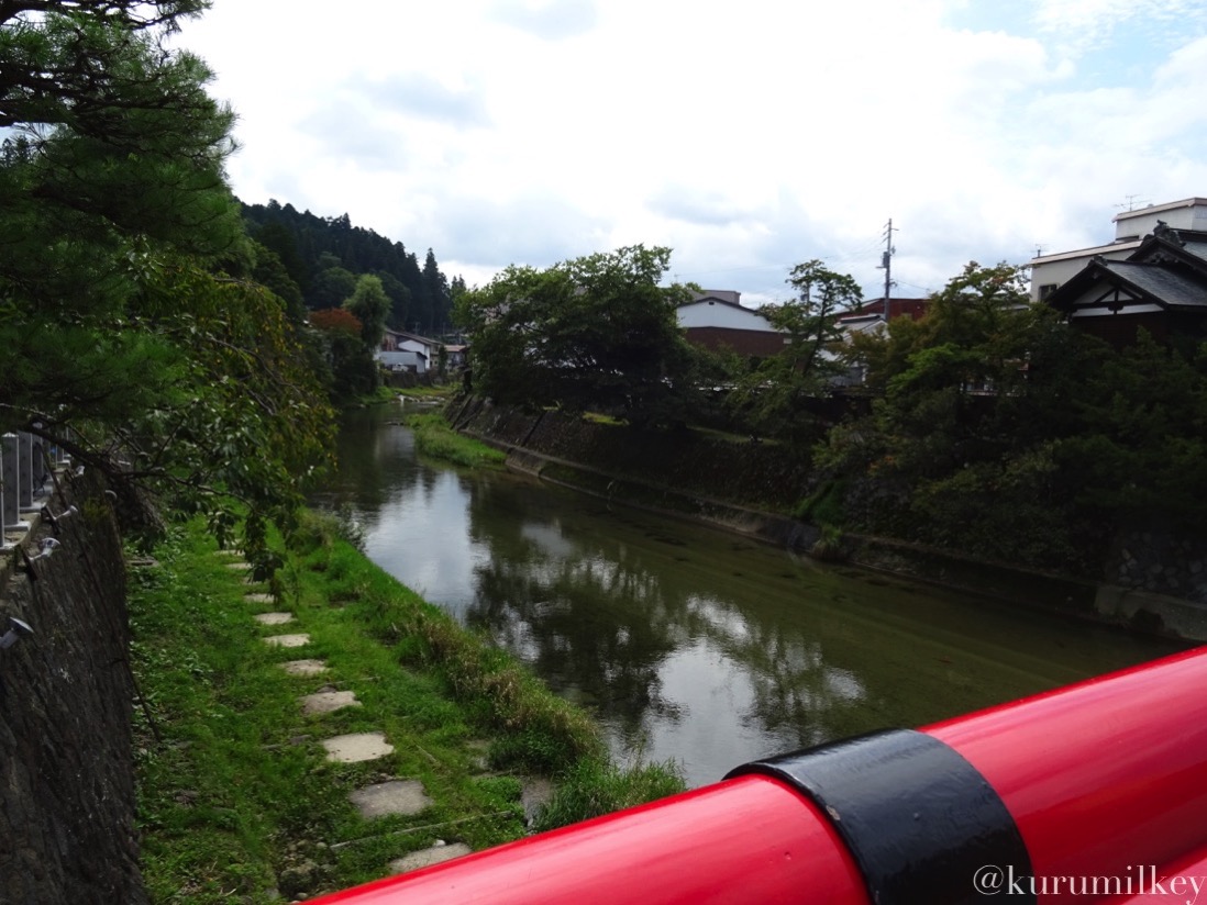 橋の上から。